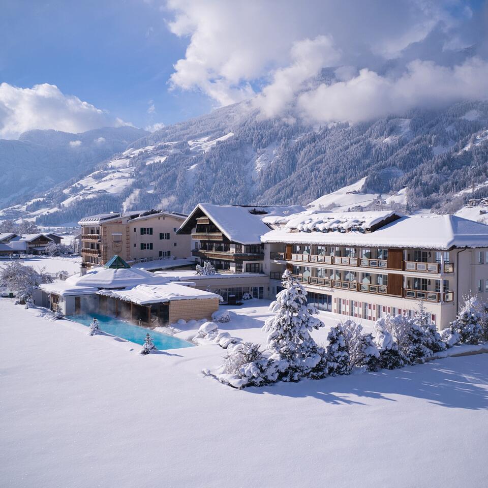 Hotel im Winter | 4 Sterne Superior Wellnesshotel Theresa, Tirol 
