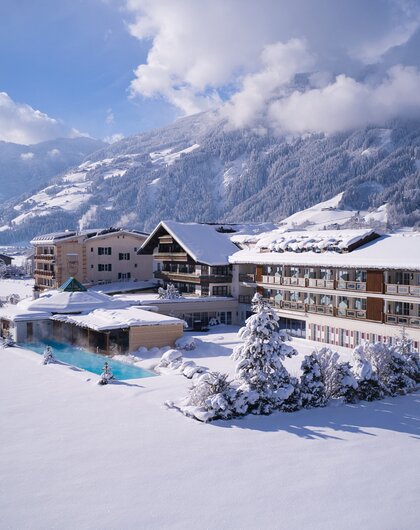 Hotel im Winter | 4 Sterne Superior Wellnesshotel Theresa, Tirol 