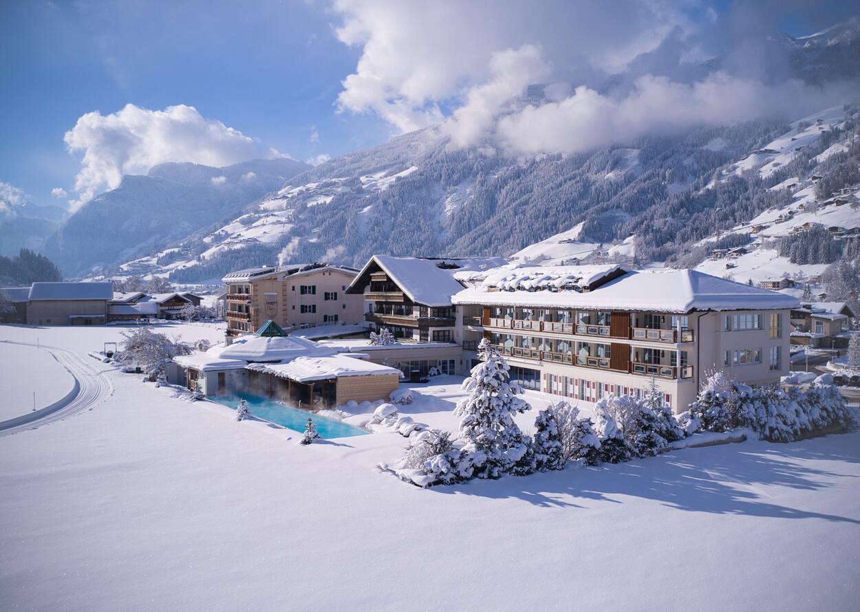 Hotel im Winter | 4 Sterne Superior Wellnesshotel Theresa, Tirol 