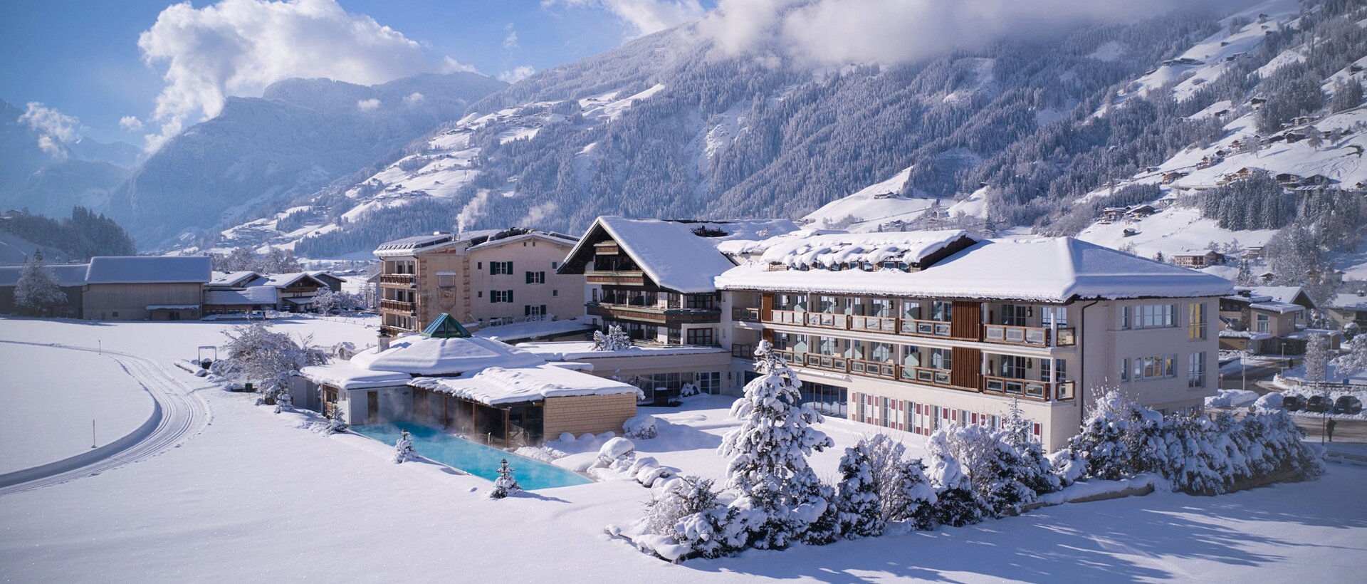 Hotel im Winter | 4 Sterne Superior Wellnesshotel Theresa, Tirol 