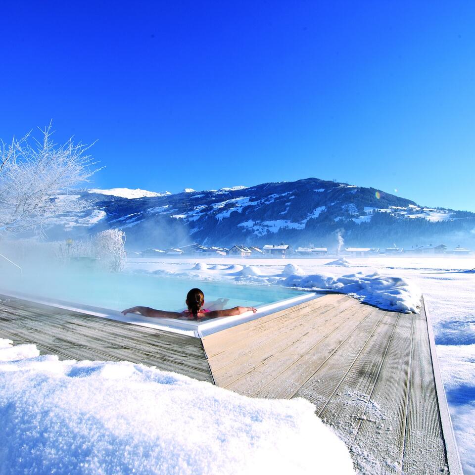 Winteransicht Pool drausen mit Langläufer | Wellnesshotel Theresa, Österreich