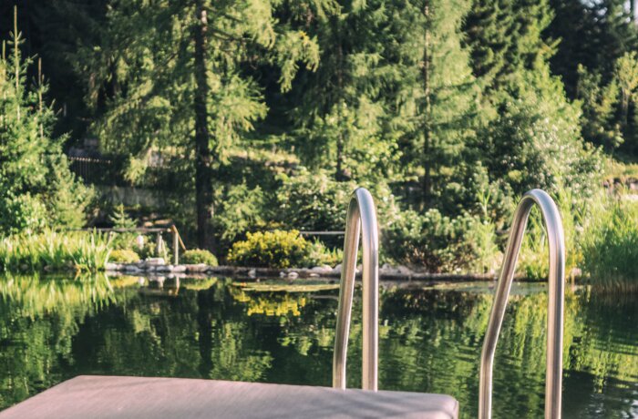 Hotel Garden with Swimming Pond | Best Alpine Wellnesshotel Übergossene Alm, Austria