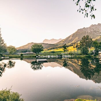 Naturbadeteich mit Bergblick | Wellnesshotel Übergossene Alm, Österreich