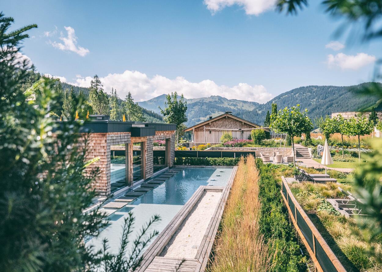 Infinitypool mit Bergblick | Wellnesshotel Übergossene Alm, Hochkönig