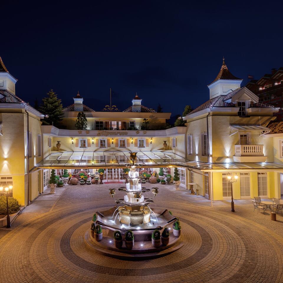 Aussenansicht Eingang | Wellneshotel Alpenrose, Österreich