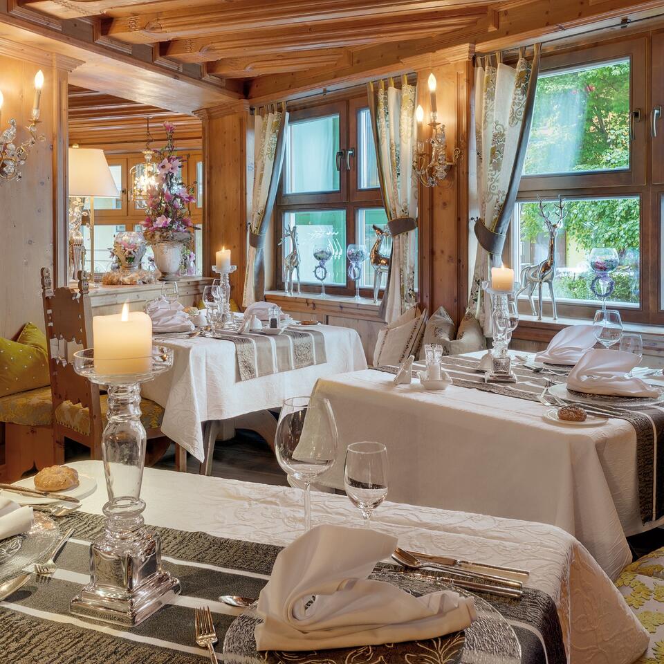 Restaurant mit gedeckten Tischen | Wellnesshotel Alpenrose, Österreich