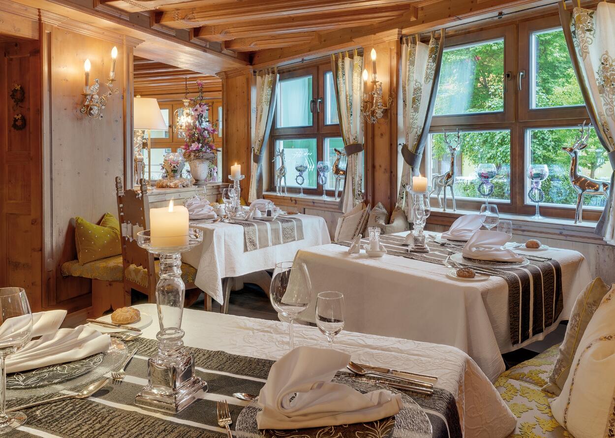 Restaurant mit gedeckten Tischen | Wellnesshotel Alpenrose, Österreich