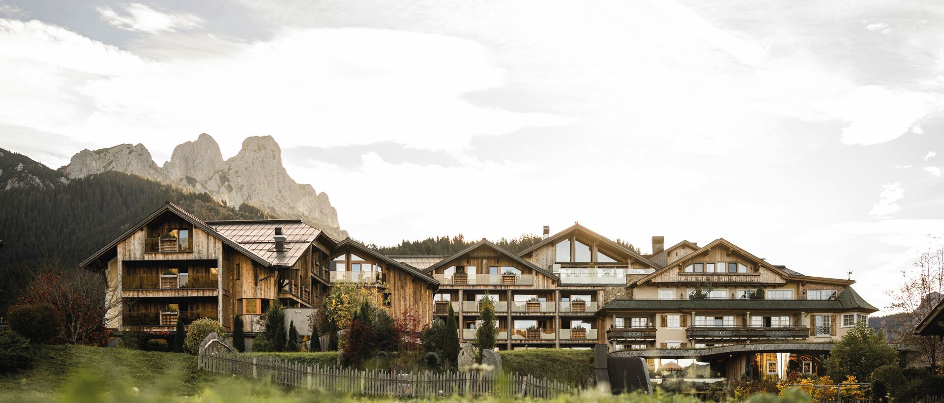 Hotelansicht | 4 Sterne Superior Wellnesshotel Engel, Österreich