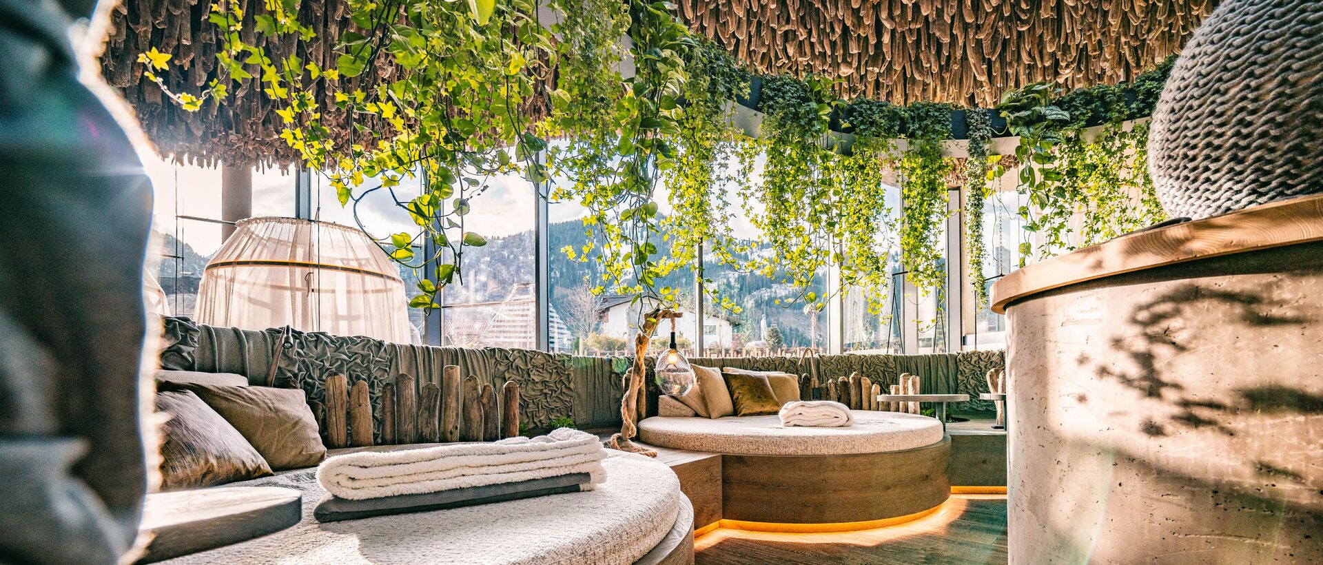 Runde Relaxliegen Runde Relaxliegen | 4 Sterne Superior Wellnesshotel Engel Tirol
