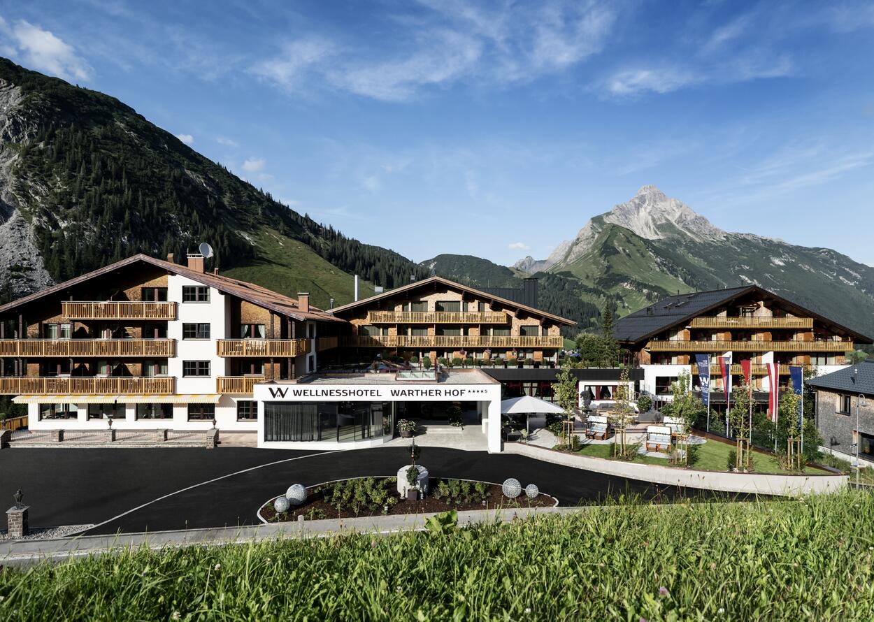 Exterior View in Summer | Best Alpine Wellnesshotel Warther Hof, Arlberg 