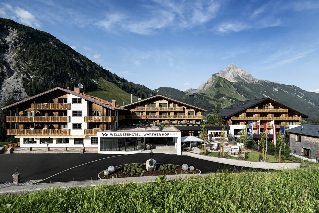 Exterior View in Summer | Best Alpine Wellnesshotel Warther Hof, Arlberg 