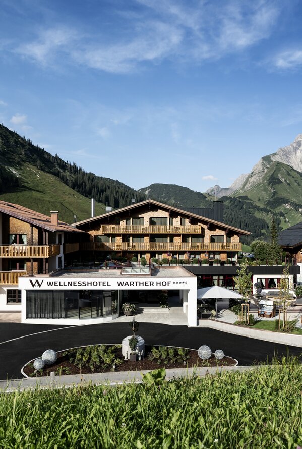 Exterior View in Summer | Best Alpine Wellnesshotel Warther Hof, Arlberg 