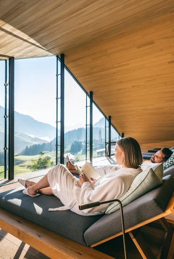 Relaxation room with mountain view | Wellnesshotel Warther Hof, Arlberg