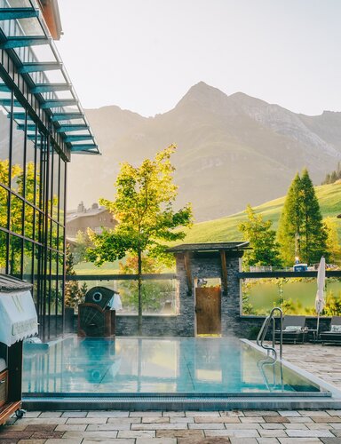 Outdoor Schwimmbad Sommer | 4 Sterne Superior Wellnesshotel Warther Hof