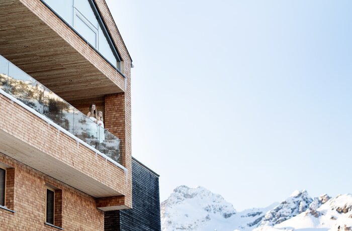 Hotel Wartherhof mit Balkon und Bergblick