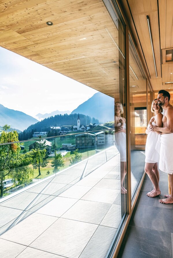 Panorama sauna with breathtaking mountain views and a relaxing wellness atmosphere.