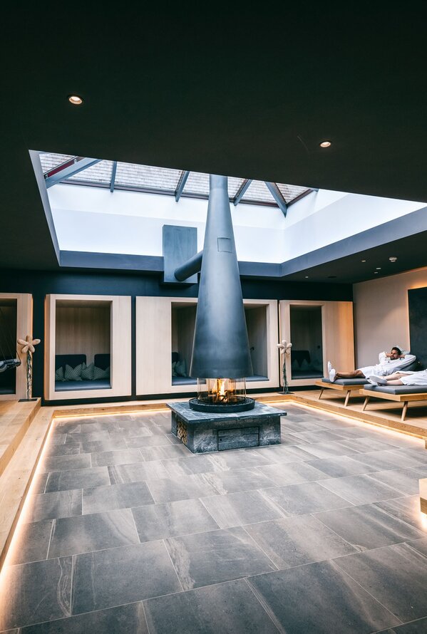 Modern relaxation area with a fireplace and stylish ambiance for pure relaxation.