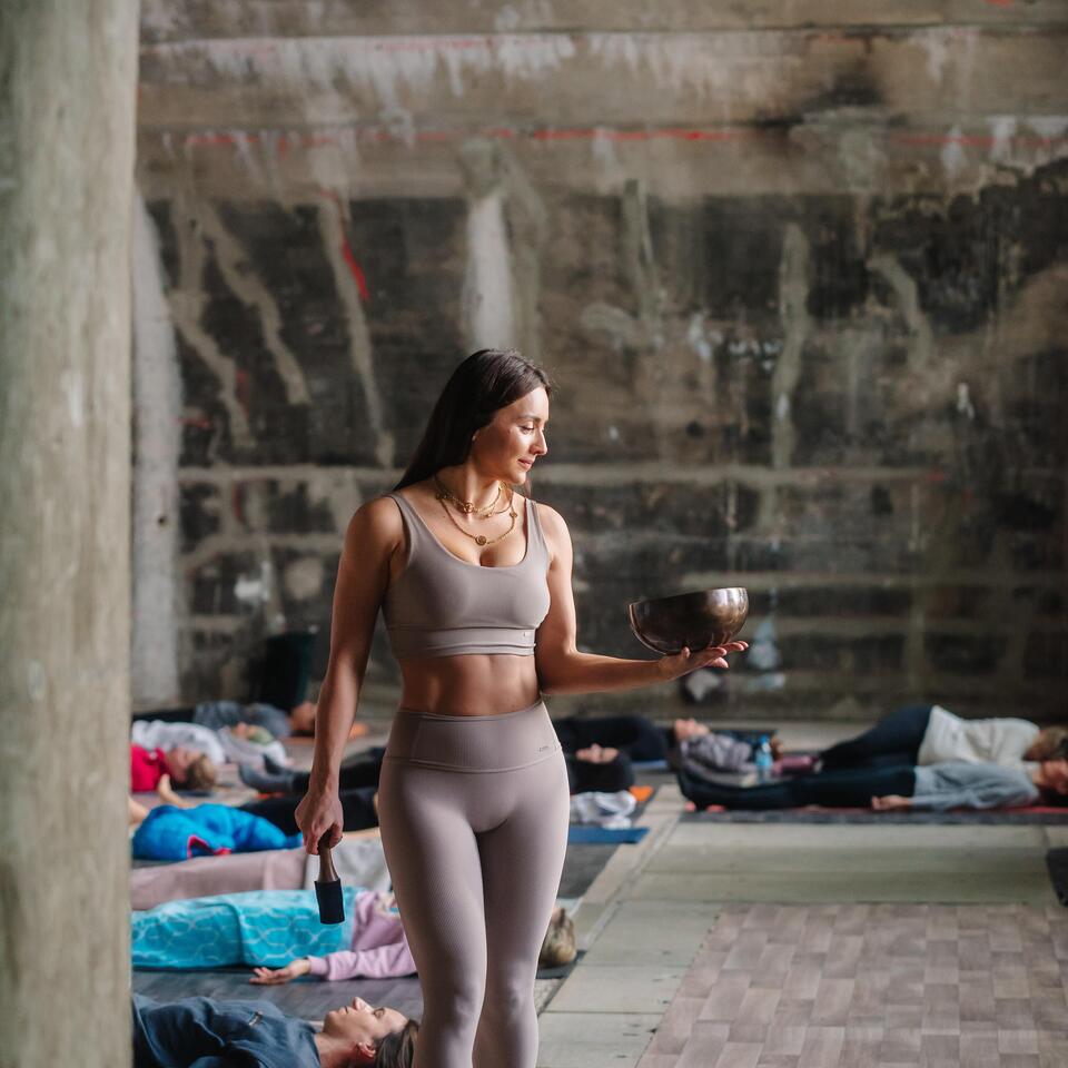 In Balance kommen – weibliche Gesundheit mit Jana Zubatenko – Alpenrose & Cocoon