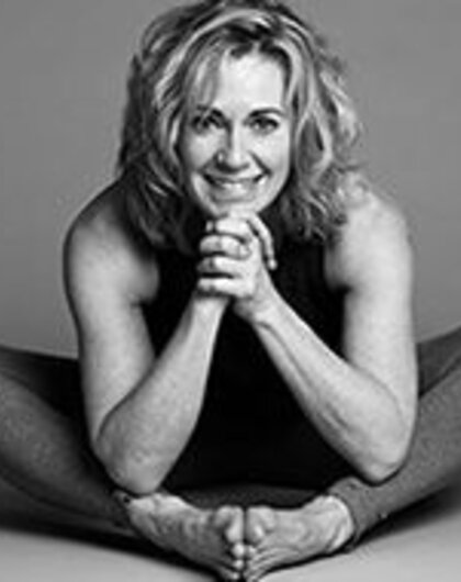 Yin & Vinyasa Yoga mit Wesley Bassett – Hotel Hochschober