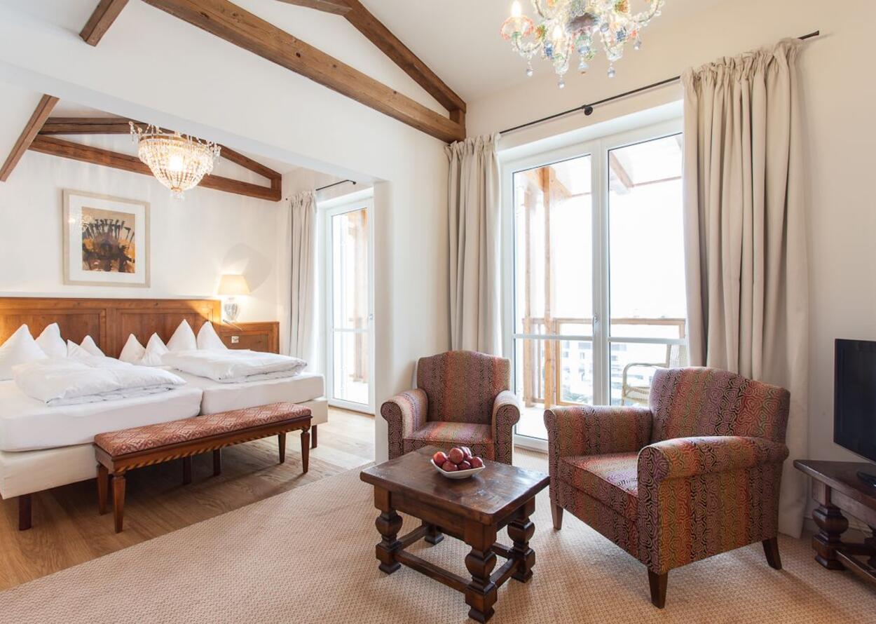 Panorama Suite with Jacuzzi – Theresa