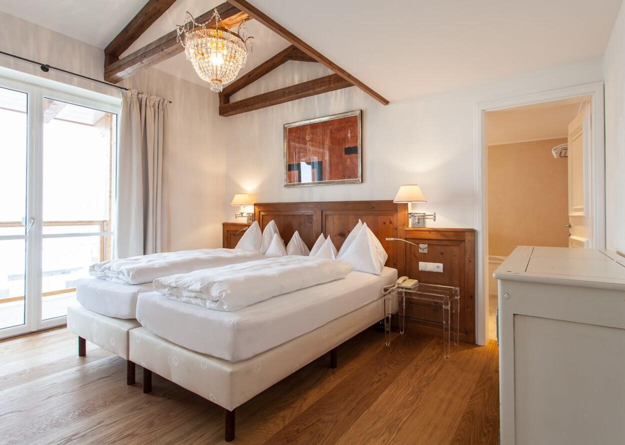 Panorama Suite with tiled stove and Jacuzzi – Theresa