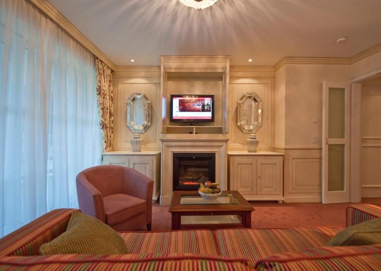 VIP Suite with Jacuzzi and fireplace – Theresa