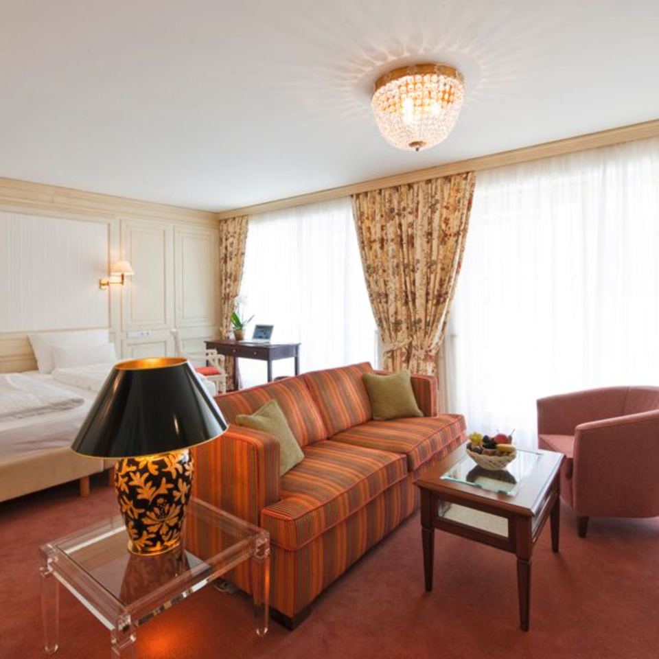 VIP Suite mit Whirlbadewanne und Kamin – Theresa