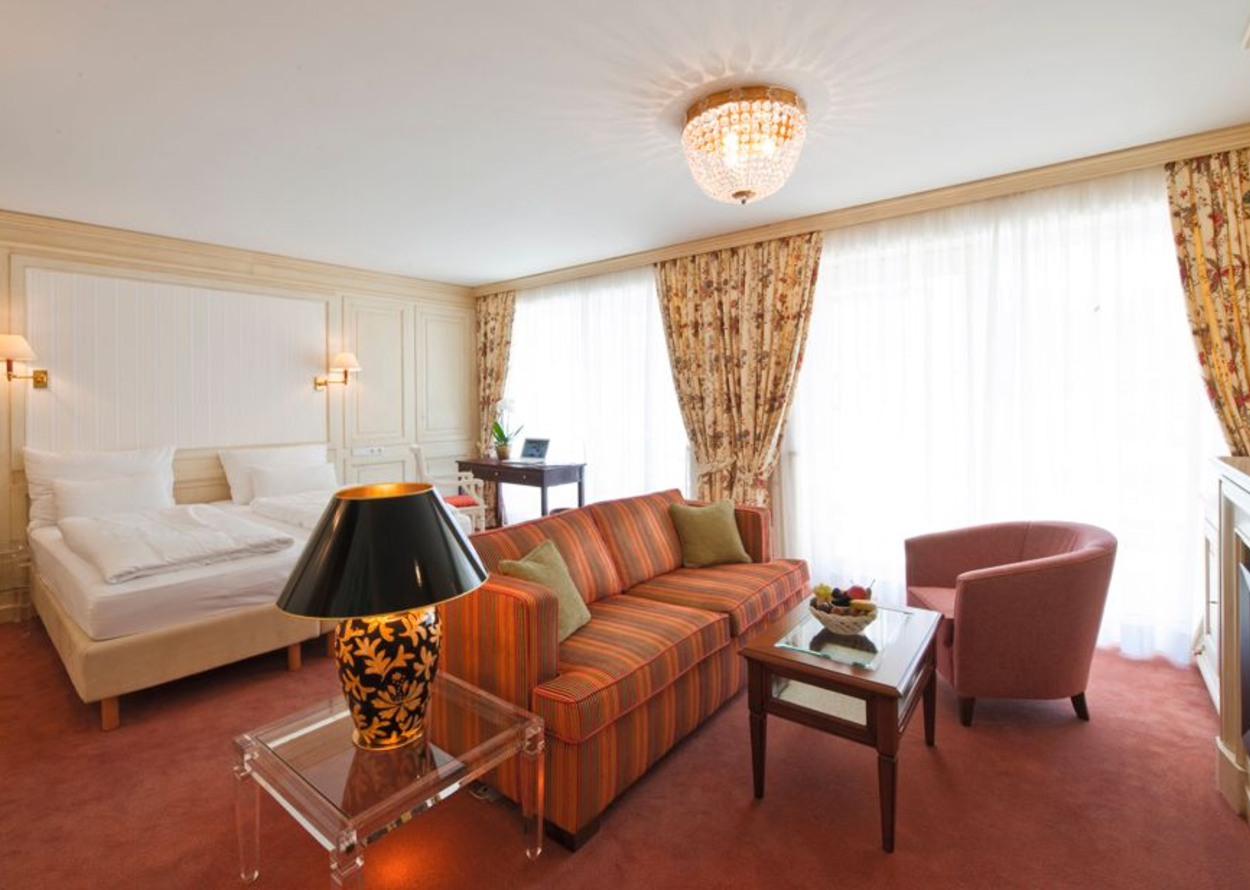 VIP Suite with Jacuzzi and fireplace – Theresa