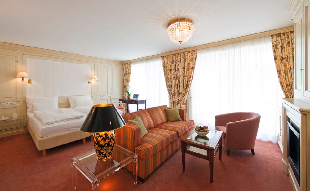 VIP Suite mit Whirlbadewanne und Kamin