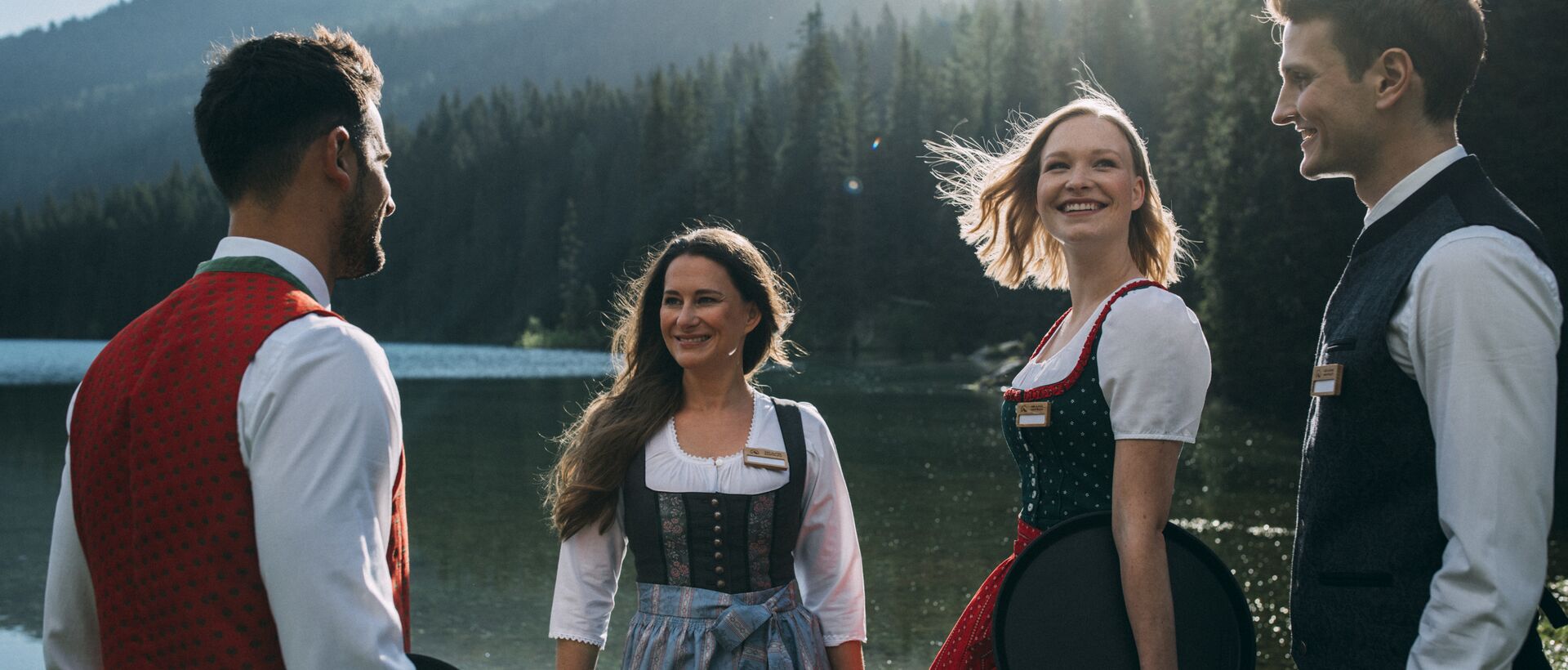 Alpine Work Balance Service Service|Alpine Work Balance|Gruppe am Ufer