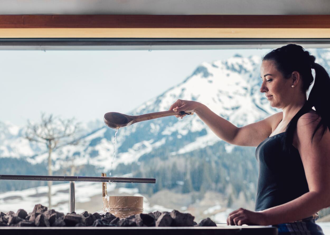Saunameisterin | Best Alpine Wellnesshotel Übergossene Alm, Salzburg